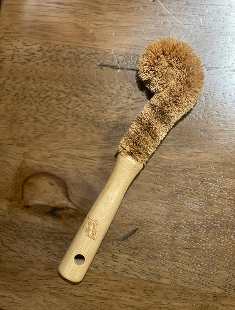 https://www.naturesbodega.com/cdn/shop/products/bamboo-bottle-brush-on-wooden-table_800x.jpg?v=1649798080